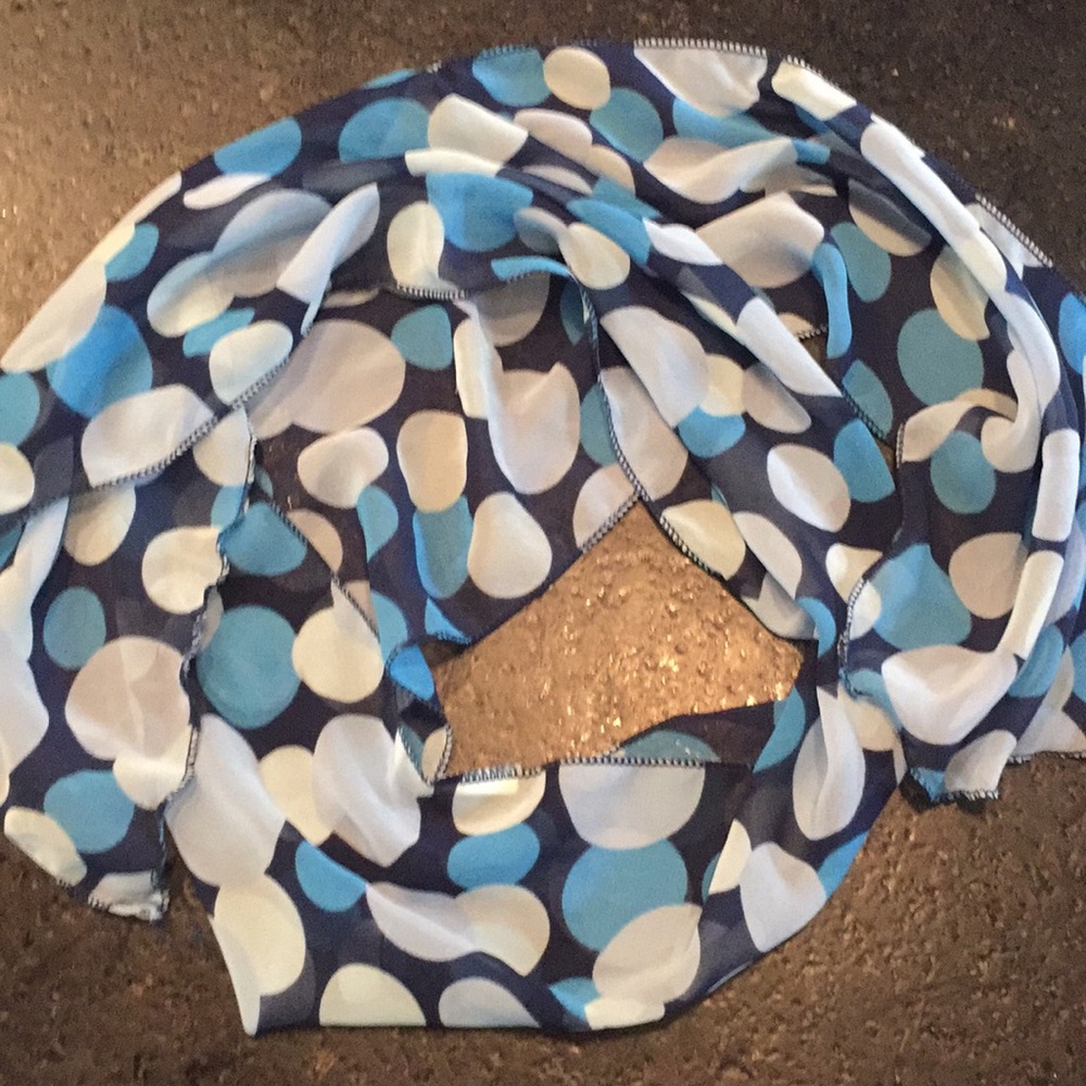 🌸BOGO ALL $10&under! Sheer bubbly scarf 🔵🔵🔵